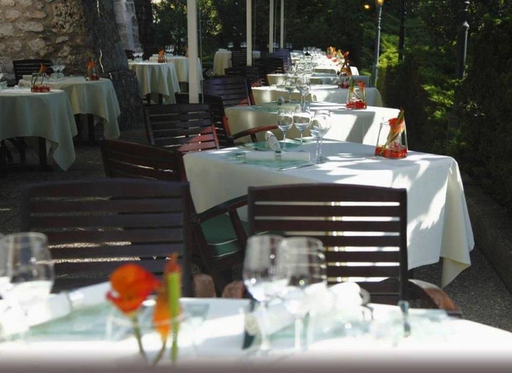 โดเมน เดอ ชาโตวิเยอ Hotel Peney Dessus ร้านอาหาร รูปภาพ